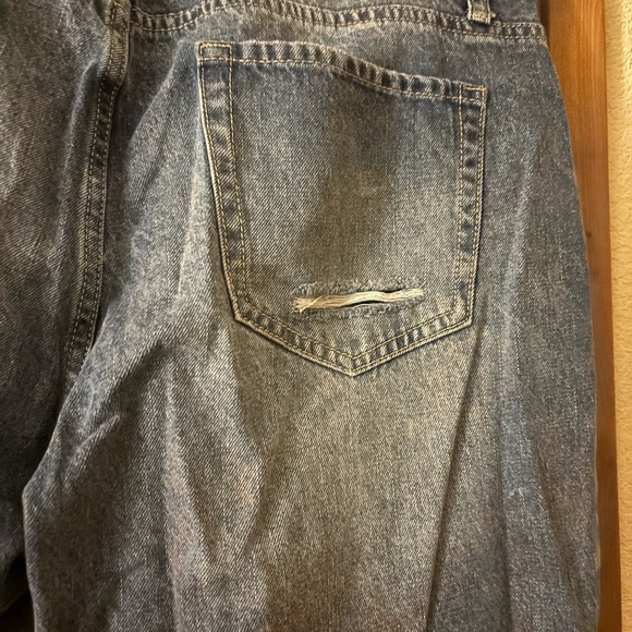 Women's NWT Distressed Blue Boyfriend Jeans - Picture 5 of 12